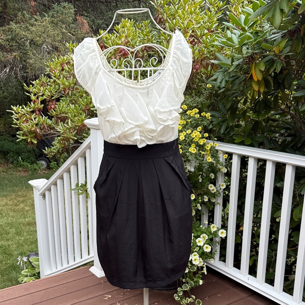 Forever 21 Black and White Midi Dress